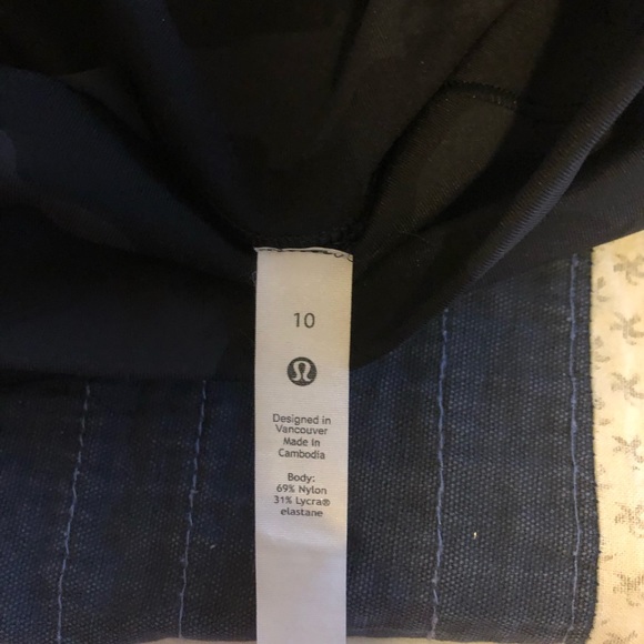 Lululemon Lazer Cut Crops - Picture 2 of 3